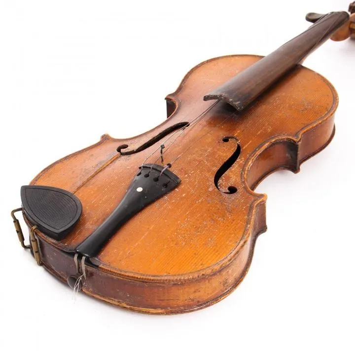 Jak drewno wpływa na dźwięk skrzypiec? Odkryj tajemnice materiałów z których są wykonywane