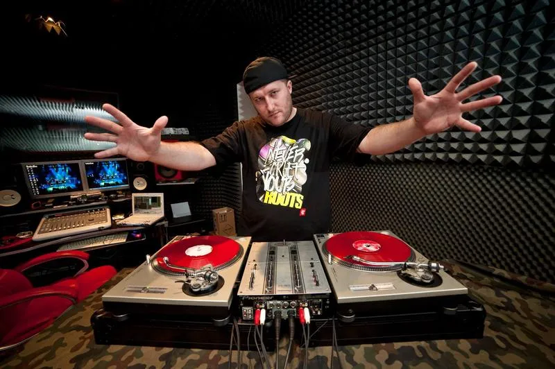 Czynniki wpływające na stawki DJ-ów