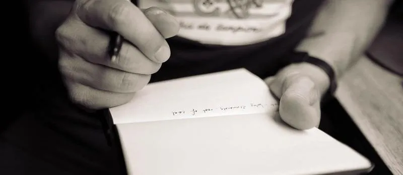 Techniki i wskazówki dla początkujących songwriterów